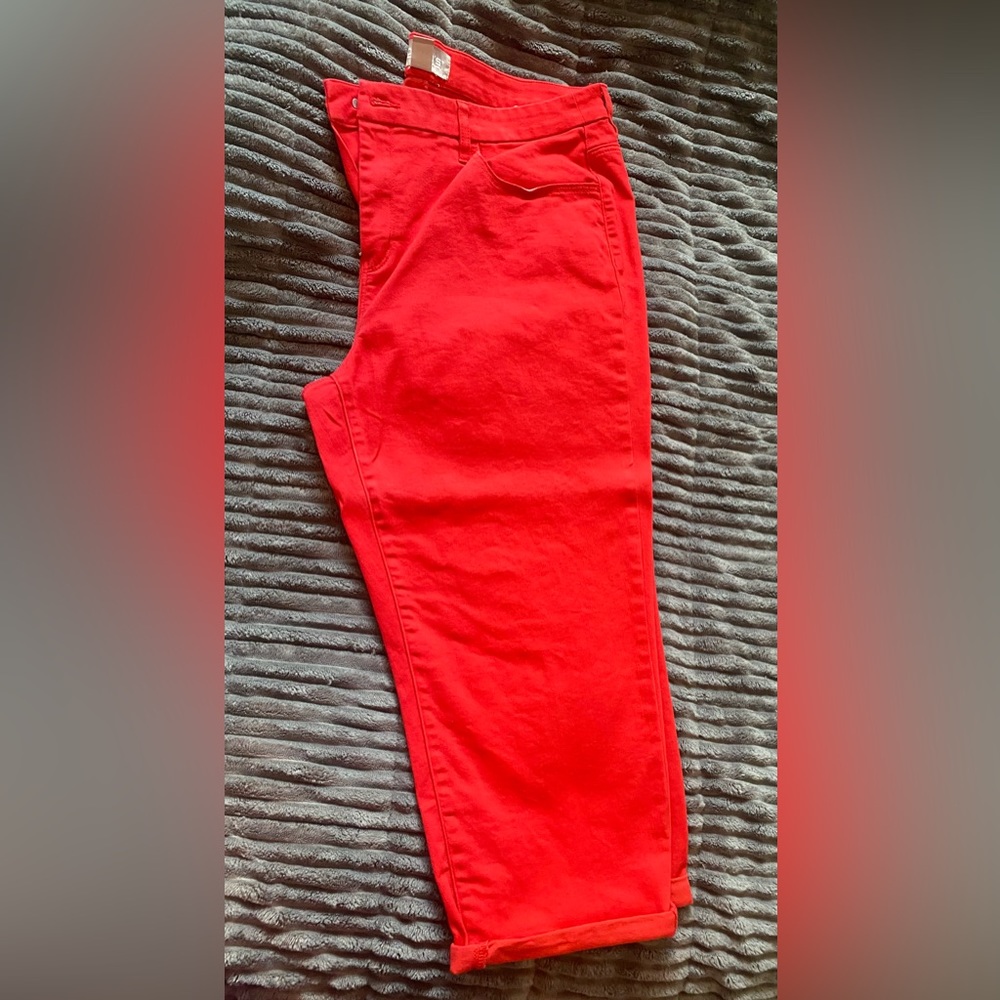 Chico’s 2.5 Denim Capri- so slimming!